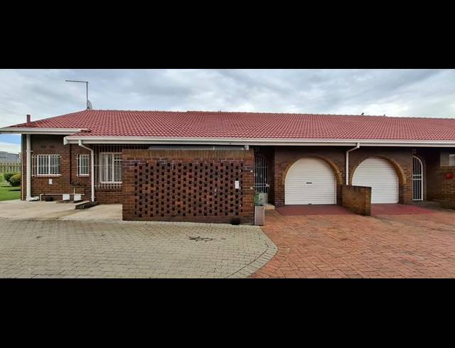 3 BEDROOM TOWNHOUSE FOR SALE IN RUSTIVIA